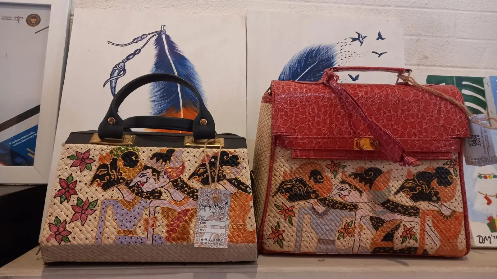Tas lukis menjadi salah satu produk andalan Diajeng Maya. 