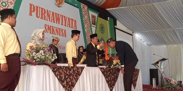 Prosesi wisuda siswa-siswi SMK NU Sunan Ampel Poncokusumo.