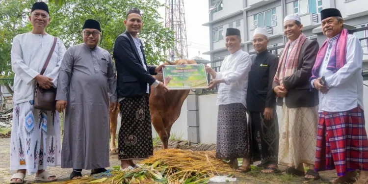Unisma Malang turut menyalurkan bantuan hewan kurban di beberapa titik lokasi.