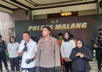 Kasatresrkim Polres Malang, Iptu Wahyu Rizki Saputro saat memberikan keterangan pada pers.