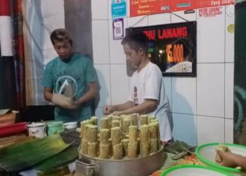Kuliner legendaris kue Puthu Lanang, Kota Malang.