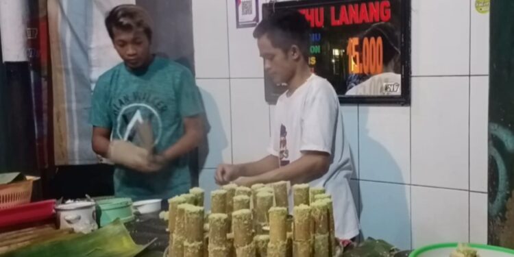 Kuliner legendaris kue Puthu Lanang, Kota Malang.