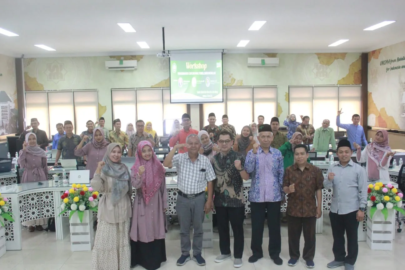 Foto bersama Dekan FAI Unisma Drs H Anwar Sa’dullah MPdi bersama para narasumber dan peserta Workshop.