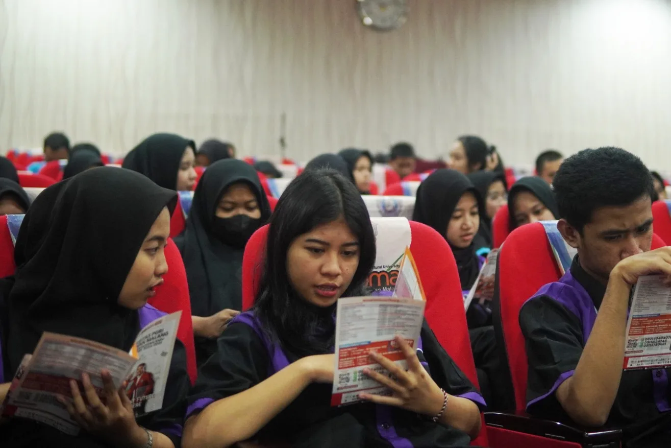 Para siswa SMKN 6 saat berkunjung ke Unikama.
