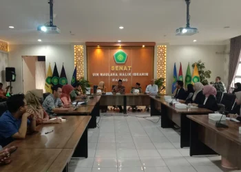 Rektor UIN Malang, Prof Zainuddin memberikan pengarahan pada 20 peserta yang lolos seleksi program Student Exchange 2023.