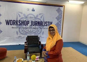 Siti Annijat dalam sebuah workshop yang digelar oleh Teman Aksara dan Pesantren Darun Nun.