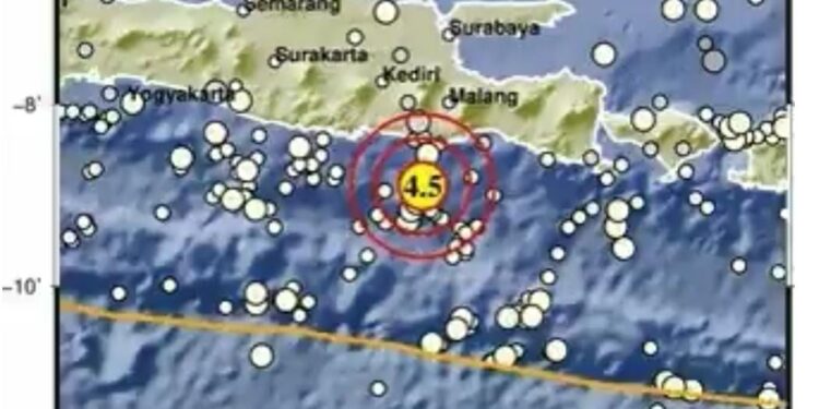 Lokasi pusat gempa yang berada 85 kilometer di barat daya Kabupaten Malang.
