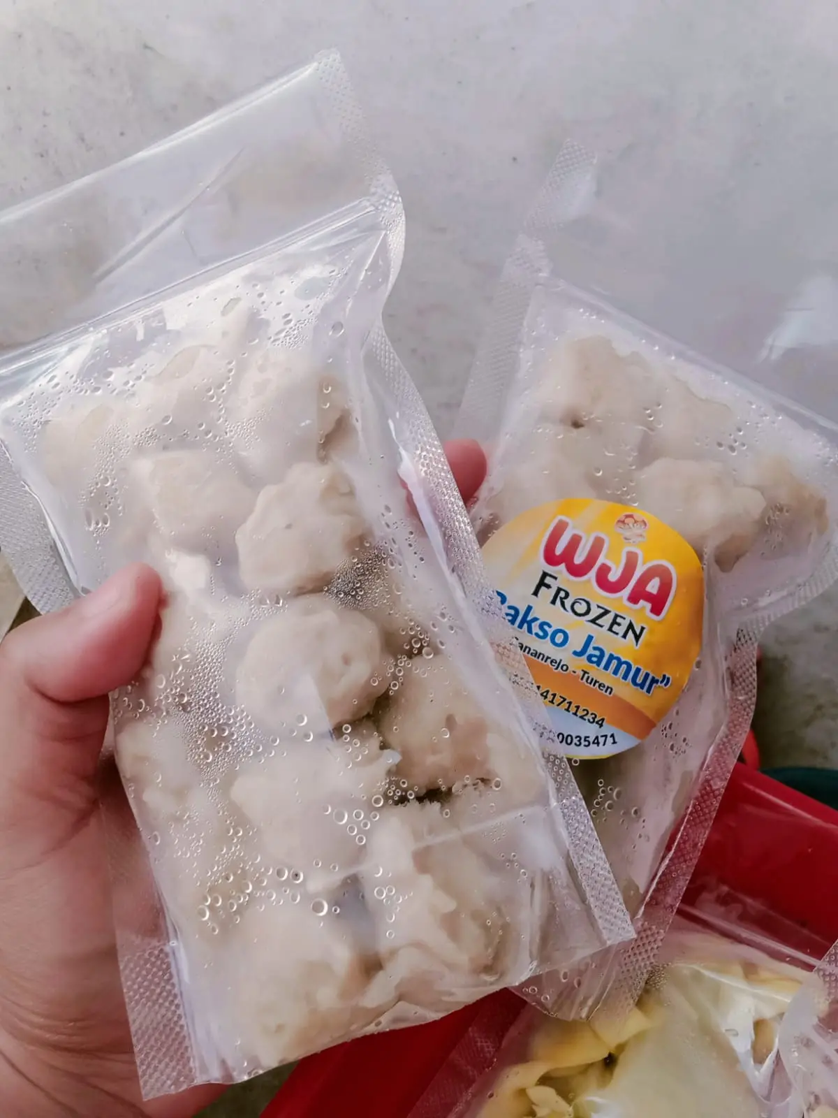 Olahan bakso jamur menjadi siasat di kala stok jamur melimpah, namun sepi permintaan.