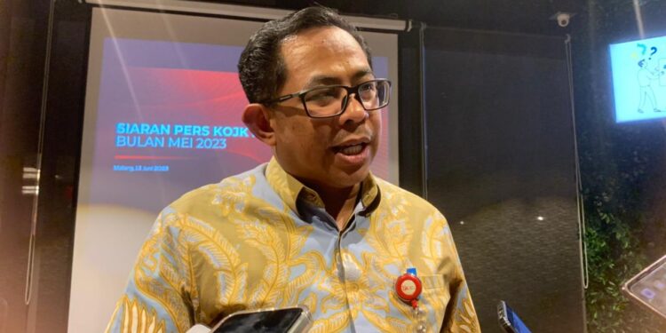 Kepala OJk Malang, Sugiarto Kasmuri dalam siaran pers Kinerja Lembaga Jasa Keuangan tahun 2023.