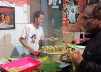 Kuliner legendaris Puthu Lanang di Kota Malang.