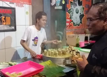 Kuliner legendaris Puthu Lanang di Kota Malang.