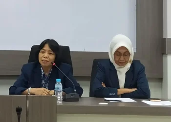 Prof Dr Ir Sri Rahayu Utami M.Sc (kiri) profesor di bidang Ilmu Geokimia Tanah dan Prof. Dr. Ir. Retno Dyah Puspitarini, M.S (kanan) profesor di bidang ilmu yang langka yaitu Ilmu Akarologi.