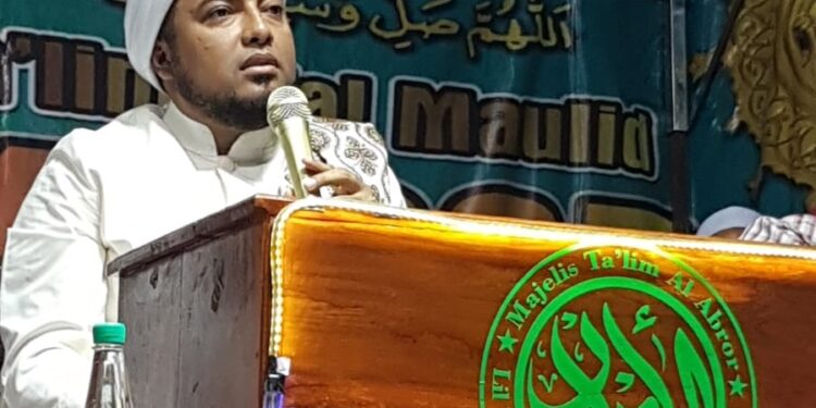 Habib Mustofa Al Hinduwan, saat menyampaikan ceramah di acara majlis taklim di Kalipare, Kabupaten Malang