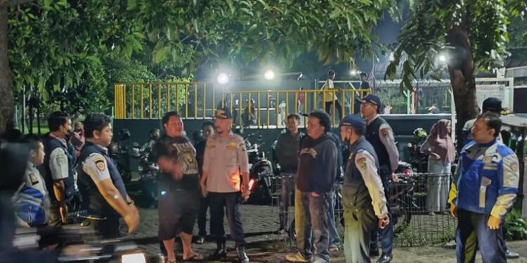 Dishub Kota Malang melakukan operasi penindakan jukir nakal di Kota Malang.