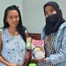 Pihak PNM memberikan paket gizi pada warga di Wagir untuk menekan angka stunting.