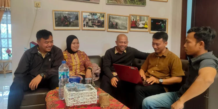 Humas unikama kunjungi Media di Malang