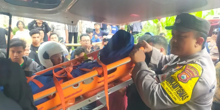 jatuh dari jembatan dieng