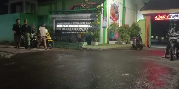 pria tewas dikeroyok