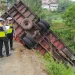 truk masuk jurang