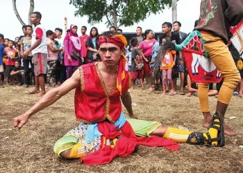tari tradional tari ebeg