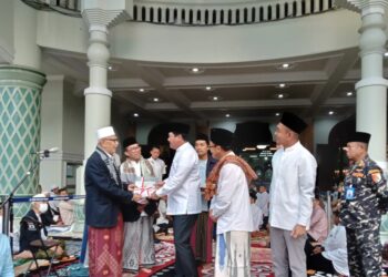 Masjid Agung Jami Kota Malang terima sertifikat tanah dari Menteri ATR/BPN