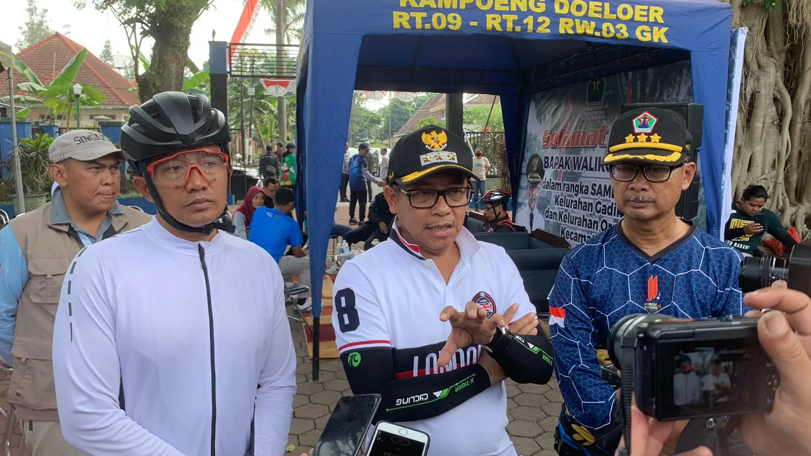 Wali Kota Malang Sutiaji usai berdialog dengan warga dalam giat Sambang Kelurahan.