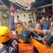 Proses evakuasi korban seorang nenek yang diduga bunuh diri di Kecamatan Dau, Kabupaten Malang