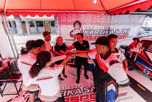 Tim Motorsport Kartika Sari Toyota Malang saat berkompetisi.