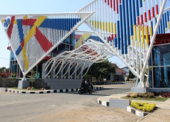 Gerbang utama kampus ITN Malang di Karangploso Kabupaten Malang.