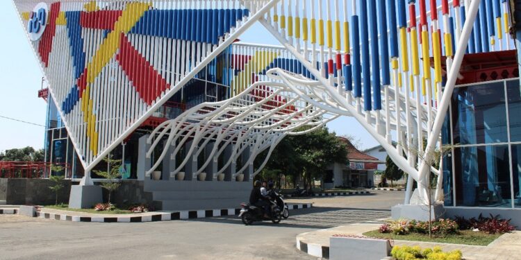 Gerbang utama kampus ITN Malang di Karangploso Kabupaten Malang.