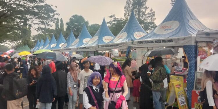 Antusias pengunjung memadati UMKM dalam event 'Iki Malang Ker'.