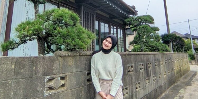 Ade Repina Putri, alumnus Vokasi UMM yang kini telah berhasil menapakkan kakinya di Jepang.