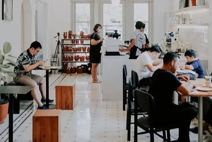 Suasana Me Time di Kopi Titik Koma.