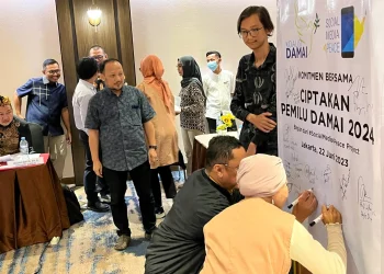 AMSI besama masyarakat sipil menandatangani untuk ciptakan pemilu 2024 damai.