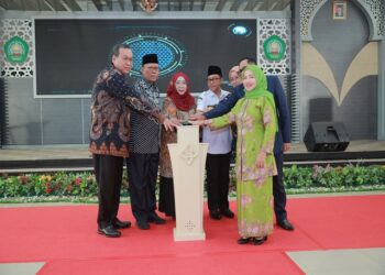 Acara pembukaan Pencanangan Literasi Keuangan dan Inklusi Pasar Modal bagi 1500 Muslimat NU Kota Malang oleh Unisma Malang.