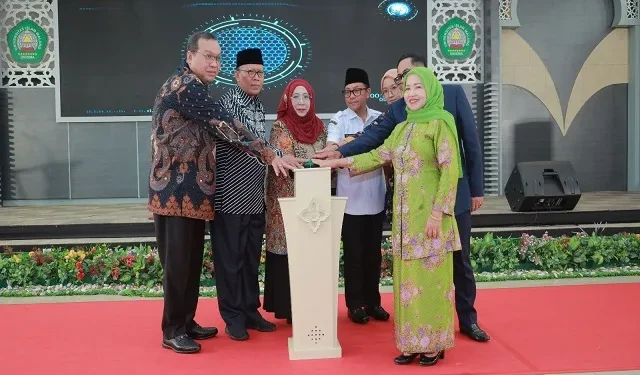 Acara pembukaan Pencanangan Literasi Keuangan dan Inklusi Pasar Modal bagi 1500 Muslimat NU Kota Malang oleh Unisma Malang.