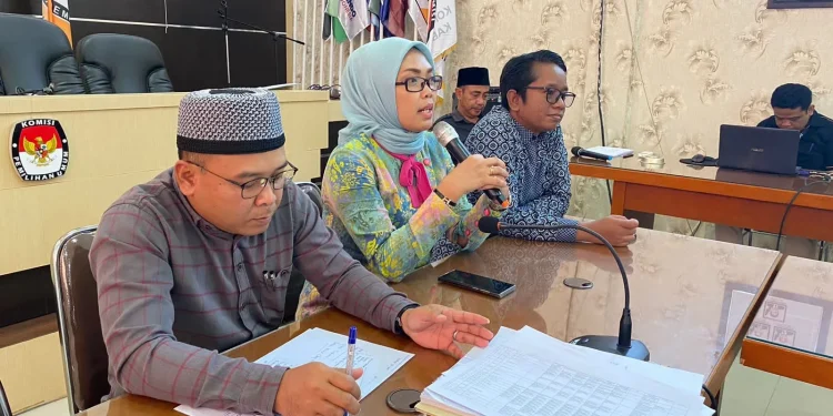 Penyampaian hasil verifikasi dokumen bacaleg oleh KPU Kabupaten Malang.