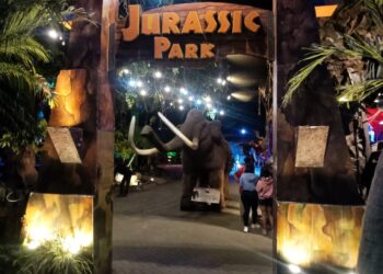Nikmati wahana jurassic park lewat promo plat N di Malang Night Paradise.
