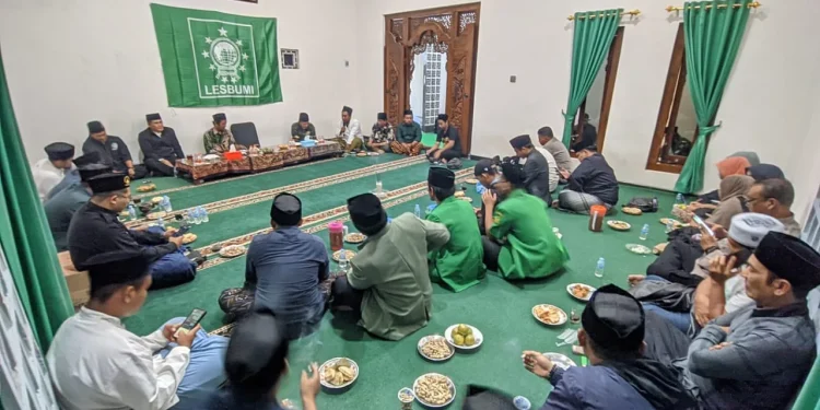 Acara Ngaji Sawelasan Lesbumi PCNU Kabupaten Malang di desa Krebet Kecamatan Bululawang.