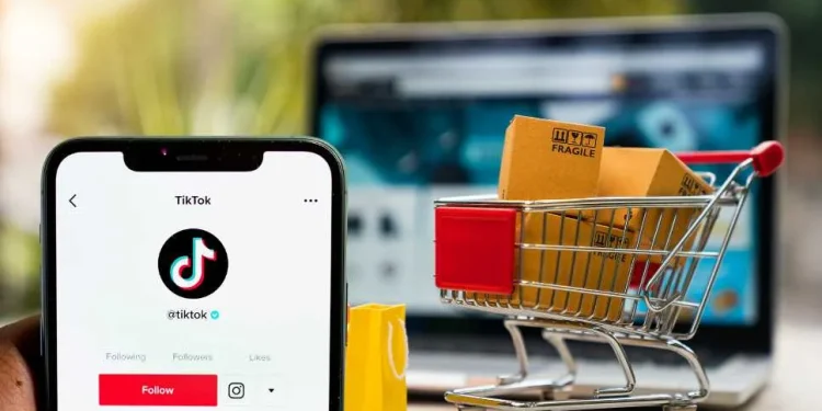Pelajari cara jualan di TikTok untuk maksimalkan pendapatan bisnis.