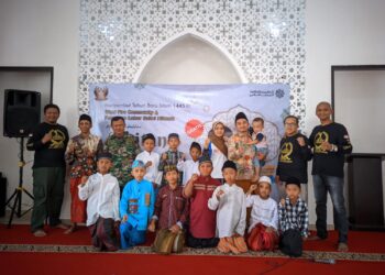 Para anak peserta khitan di Pesantren Luhur Baitul Hikmah.