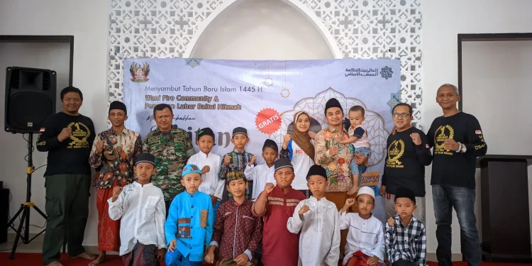 Para anak peserta khitan di Pesantren Luhur Baitul Hikmah.