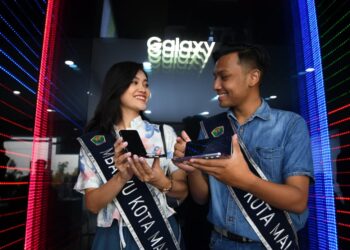 Para influencer Malang dikenalkan berbagai fitur baru dan canggih dari seri terbaru Samsung Z Fold5 dan Flip5 di Samsung Experience Store Bumilindo di Mal Elpico Malang.