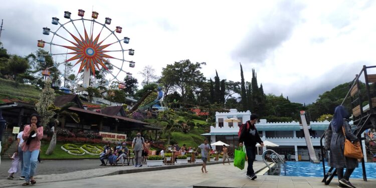 Ilustrasi wisata di Taman Rekreasi Selecta Kota Batu yang menjadi jujugan wisatawan favorit.