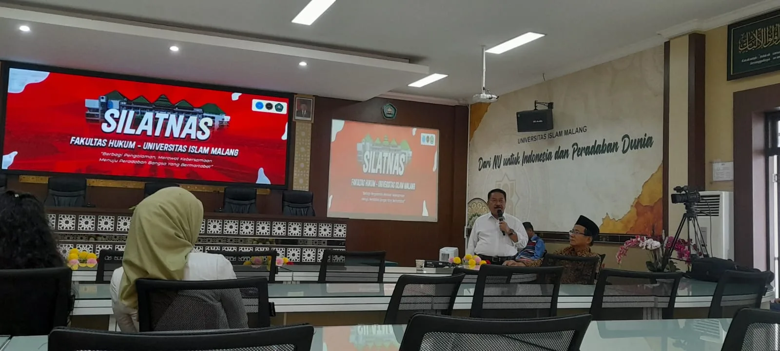 Sambutan oleh Dekan FH Unisma, Dr H Suratman SH MHum.