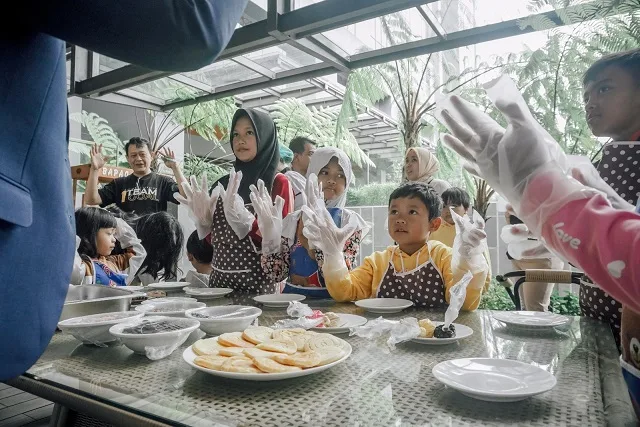 Keseruan Para anak asuh Grand Mercure Malang Mirama.