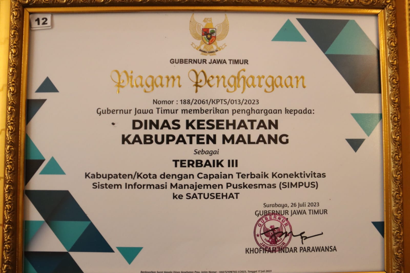 Piagam penghargaan yang diterima Pemkab Malang berkat maksimalkan SIMPUS.