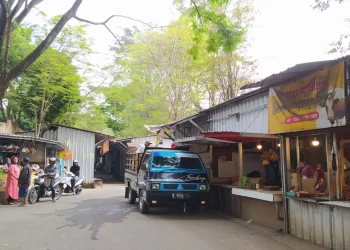 Suasana di tempat relokasi pedagang Pasar Induk Among Tani Kota Batu.