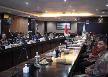 Suasana sidang Panitia Pertimbangan Landreform (PPL) Redistribusi Tanah di Balai Kota Among Tani Kota Batu, Kamis (20/7/2023). Total sekitar 17 hektare lebih tanah hutan diredistribusikan ke warga.