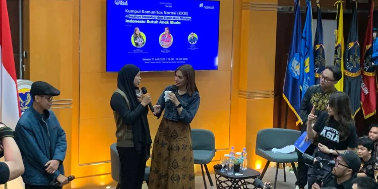 Keseruan bincang bareng Najwa Shihab dan Rektor Institut ASIA Malang Risa Santoso.